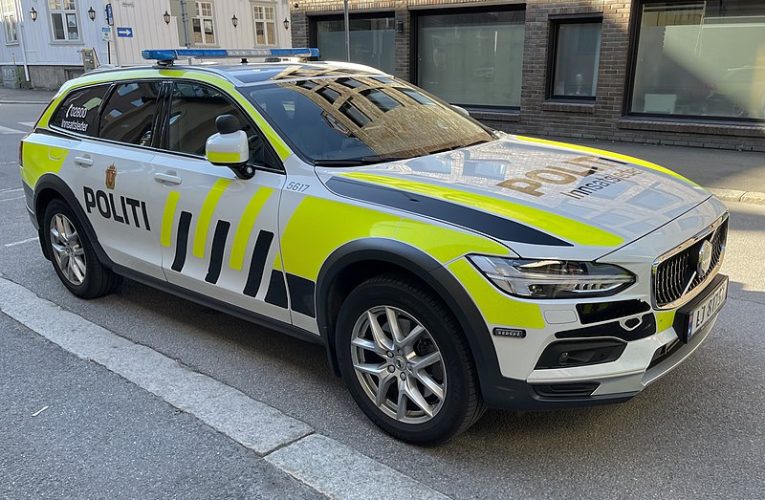 Lastebil veltet – En person involvert
